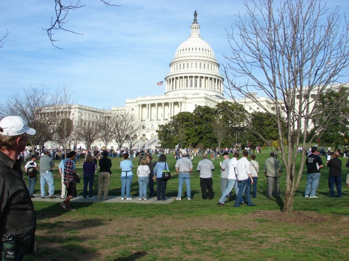 [Beginning of Human Circle Around the Captial in DC 03.20.10[4].jpg]