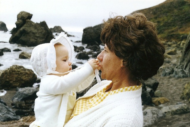 [me_and_mom_196813.jpg]