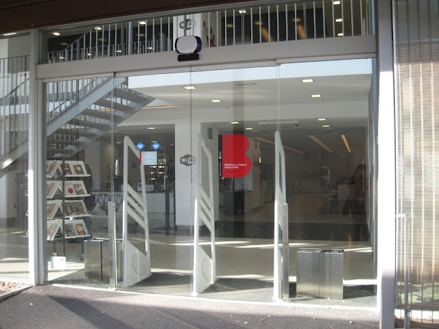 Entrada de la biblioteca