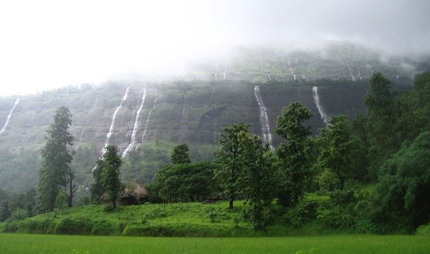 [06wd0809populartouristspotinindiadud[2].jpg]