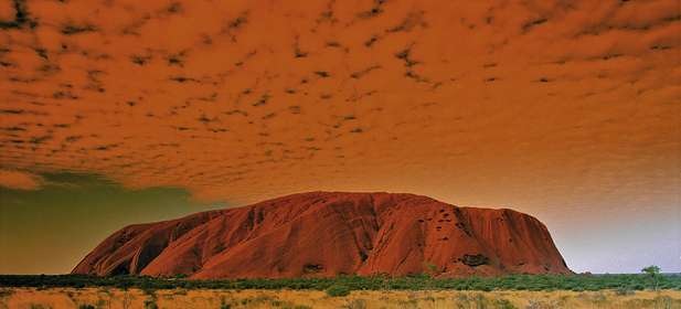 [c617x280_australia_ROJO_AYERS_ROCK3.jpg]