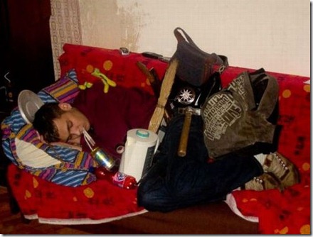 decorating_drunk_friends_10