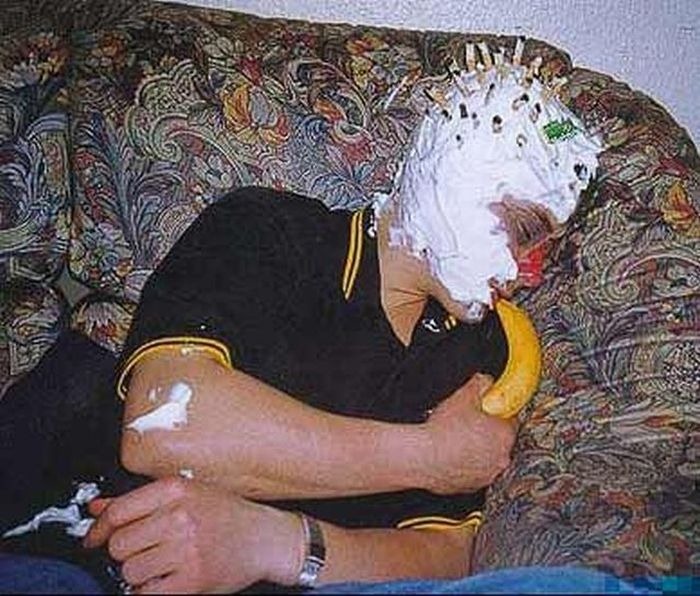 [decorating_drunk_friends_133.jpg]