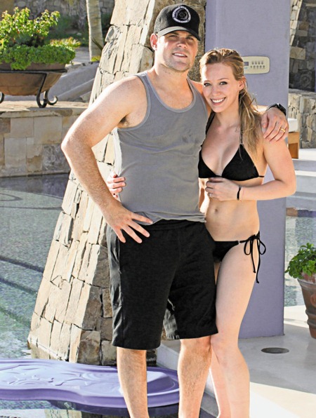 [HilaryDuffHoneymoonPicturesinCaboSan[8].jpg]