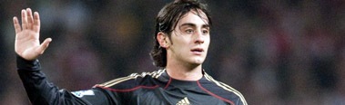 LONDON, ENGLAND - Wednesday, October 28, 2009: Liverpool's Alberto Aquilani in action against Arsenal during the League Cup 4th Round match at Emirates Stadium. (Photo by David Rawcliffe/Propaganda)