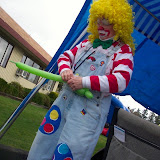 Buttercup the clown making balloon art