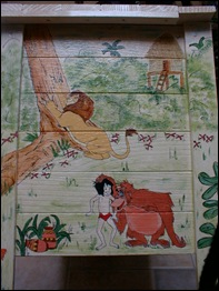 Zijkant Junglebook kist Zijkant Junglebook kist