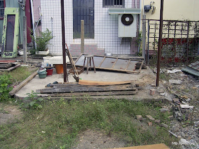 爸爸獨力搭建的小工寮，不過要清空建地所以把它拆了。