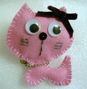 Little pink cat brooch / Broche Gatito rosa 