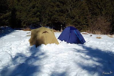 Cu greu am reusit sa montam corturile in Camping Cu greu am reusit sa montam corturile in Camping