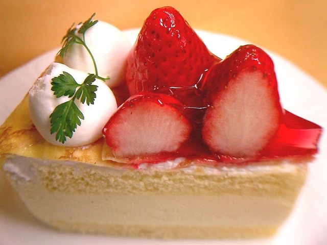 [Porción_de_tarta_de_frutilla[5].jpg]