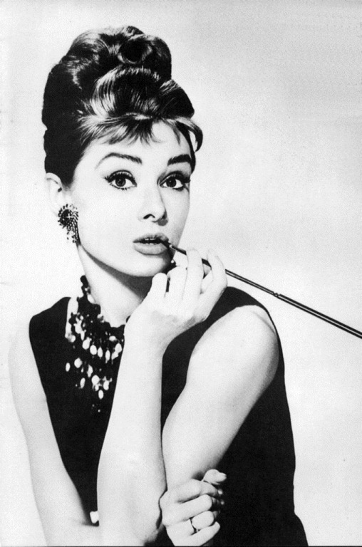 [audrey-hepburn9107[3].jpg]