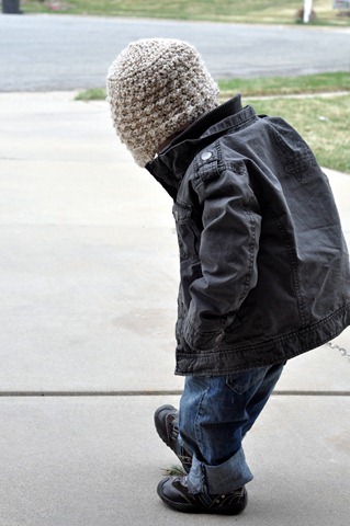 [Miles crochet hat squishing ants[5].jpg]