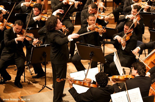Gala Caraqueña con Dudamel y la Sinfónica Simón Bolívar Gala Caraqueña con Dudamel y la Sinfónica Simón Bolívar