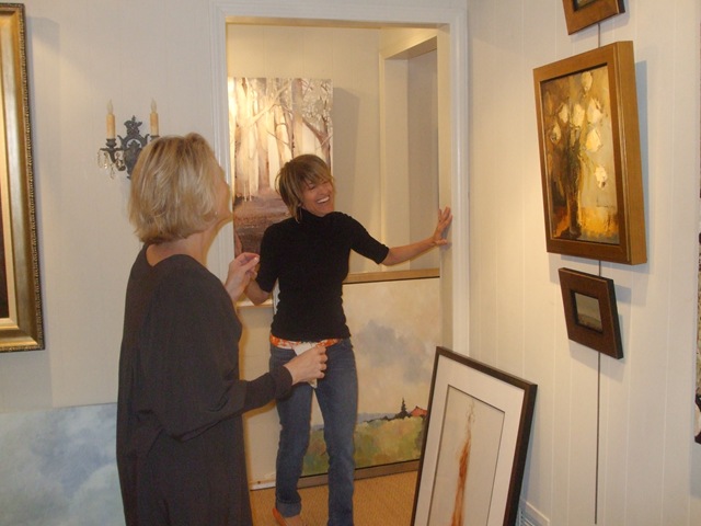 [Ann & Linda hangin]