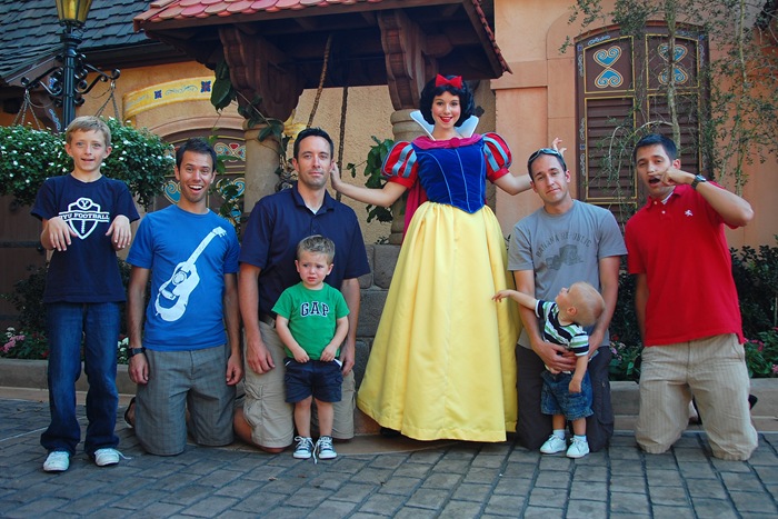 [Snow white and seven dwarfs[2].jpg]