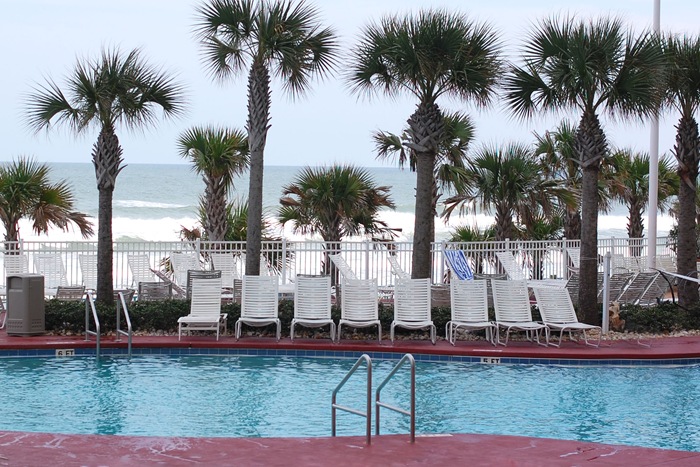 [pool and beach[3].jpg]