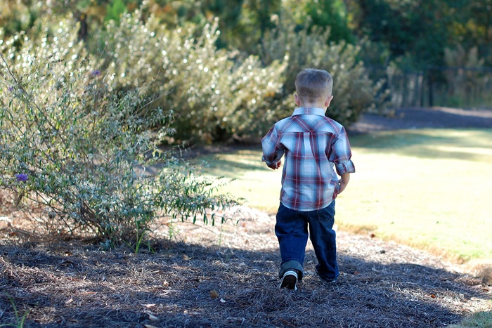 [1cute walking copy[2].jpg]