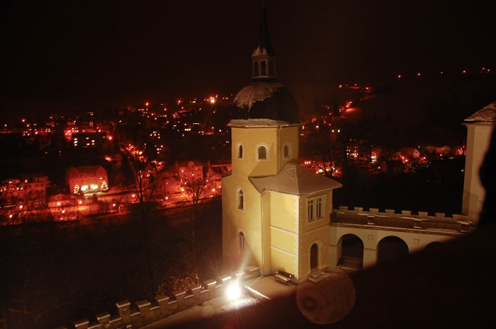 [castleatnight2.jpg]