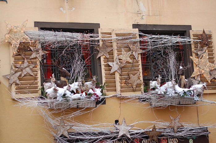 [windowdecor2[1].jpg]