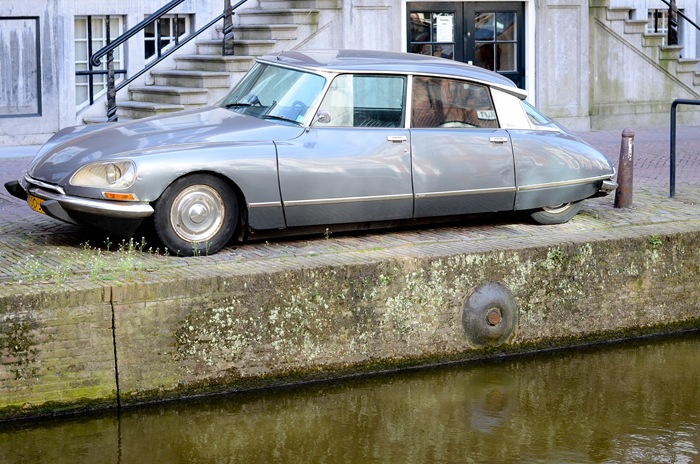 [Delft car and canal[2].jpg]