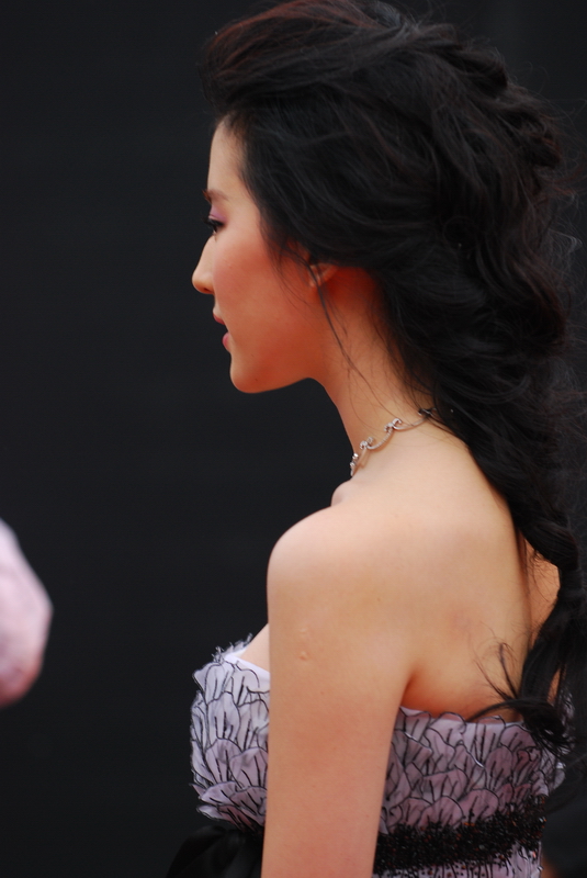 [www.liuyifei.org_20080418_00225eee4981ec28179esaYngMlfBJ8n.jpg_20080418_95428c33d766275e85dby2UGonEM1zED.jpg]
