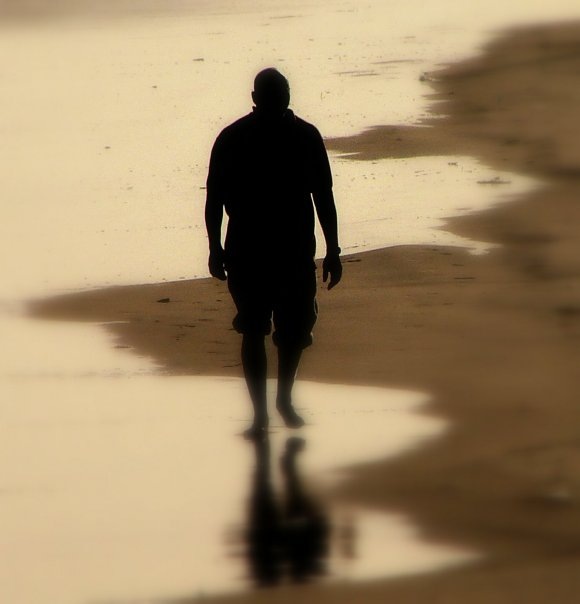 [walter-silhouette-on-beach-744457[38].jpg]