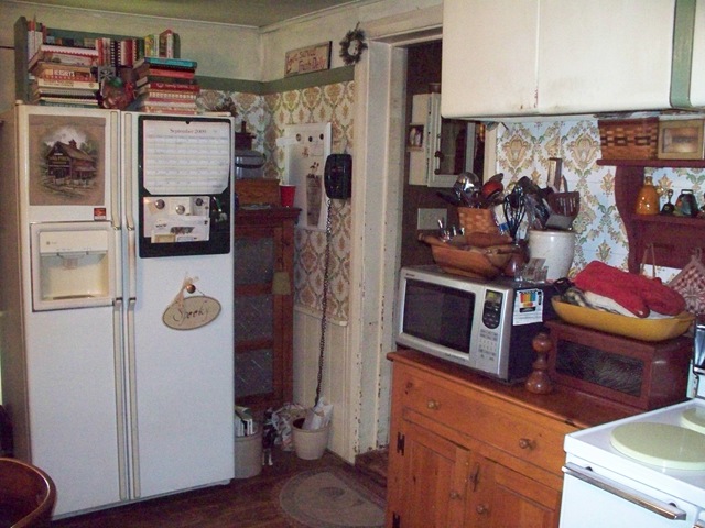 [Kitchen before fridge 1[3].jpg]