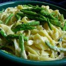Penne With Asparagus and Cream Sauce