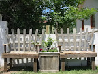 benches and planter box using the wood from a couple of pallents, and some recycled fencing - http://ths.gardenweb.com/forums/load/treasure/msg071033531048.html
