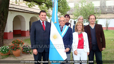 Intendente Raimundo junto a algunos de los organizadores de la Feria Regional del Libro San Lorenzo 2009