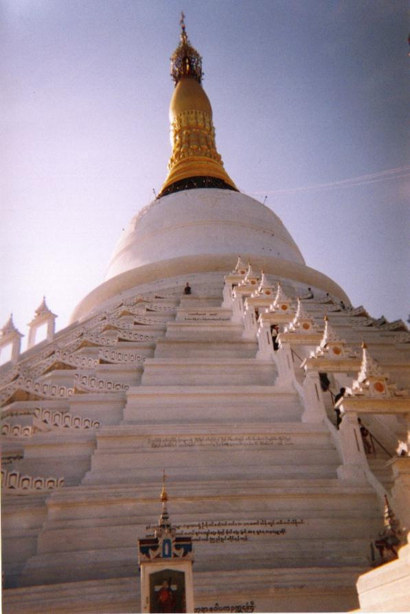 [myanmar_bago_mahazedi_paya[1].jpg]