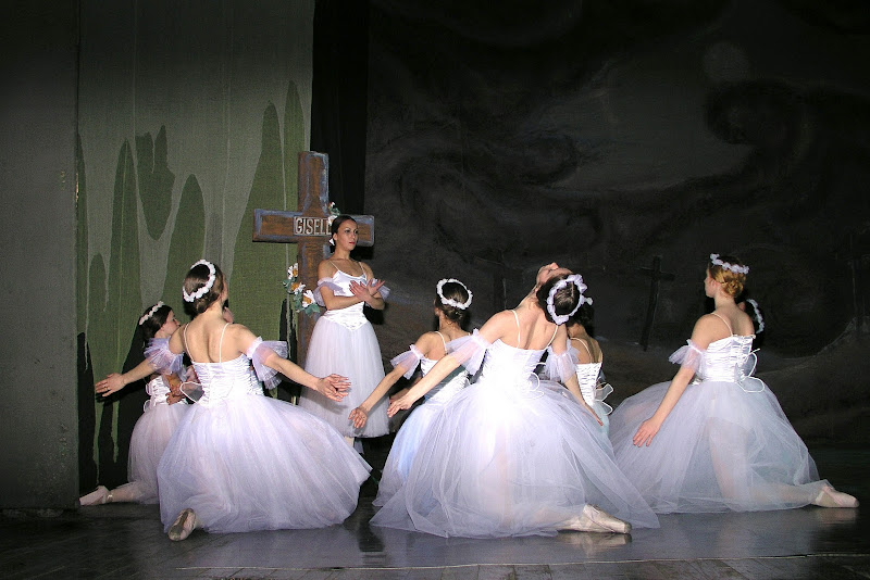 http://lh5.ggpht.com/_1fk34j8W6WU/S1bR4ZZNrOI/AAAAAAAAAsQ/pSDRuyN40_k/s800/giselle.JPG