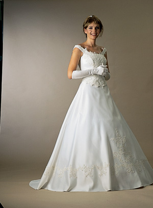 0006 classic bridal wedding gown