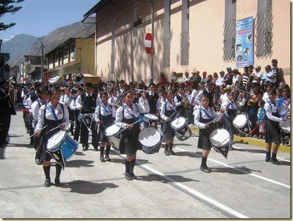 los estudiantes dieron algarobía al 189 aniversario de la provincia de huarochirí con un vistoso desfile escolar