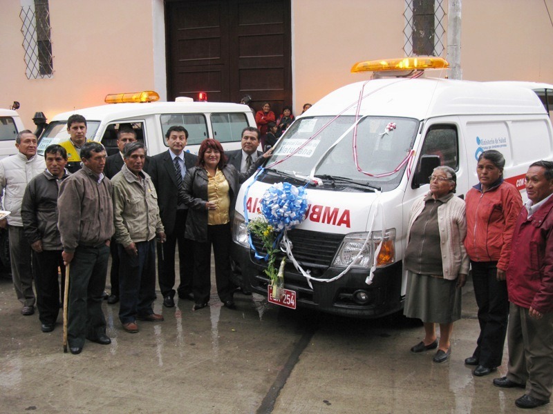 [en la entrega de ambulancia para el hospital de matucana todos los dirigentes agradecieron al presidente regionald e lima y a la alcaldesa[9].jpg]