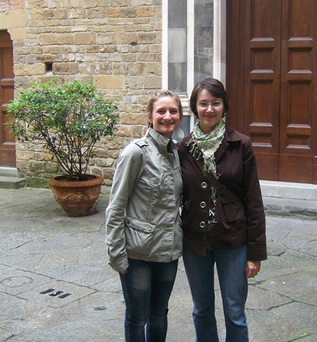 [Katie and Laura in Florence[3].jpg]