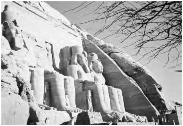 Figures at Abu Simbel display the Egyptian sense of sureness with stone in monumental art.