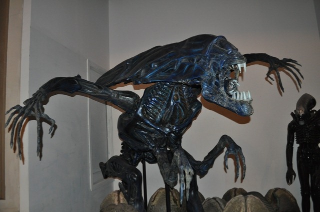 [Alien Queen resize[4].jpg]