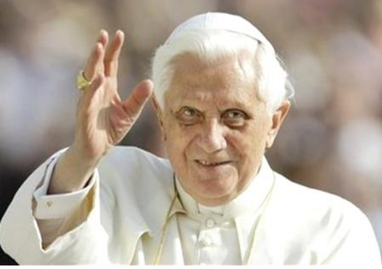 [Papa_Benedicto_XVI[3].png]
