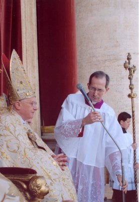 [Santo Padre y Monseñor Marini[4].jpg]