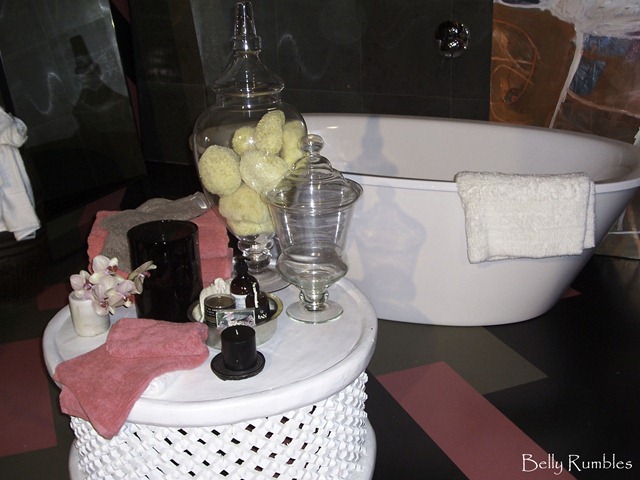 [bathroom[3].jpg]