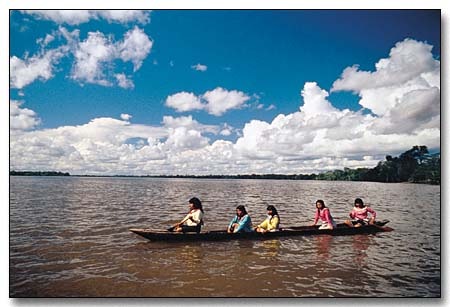 [Nativos-canoa-Iquitos-copia[2].jpg]