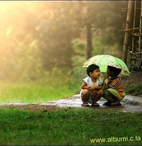 [boys,rain,umbrella,cute,kid,children-4eb40daf4712f88af98f2772093a8c52_h[3].jpg]