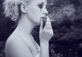 [Smoking_beauty_by_ta_nya[16].jpg]