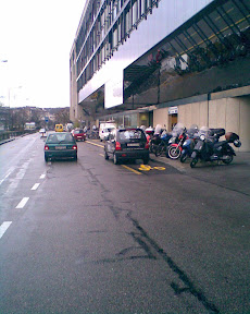 Parking du seujet : "pourquoi ont-ils décidé de peindre un bonhomme jaune sur ma place de parking ?"