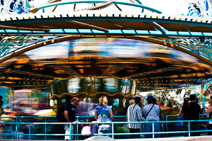 IMAGE: http://lh5.ggpht.com/_2FI1Swi8wis/S60ayJpX_iI/AAAAAAAABj4/qDWKsqf4OV0/s720/disneyland%20march%202010%20037.jpg