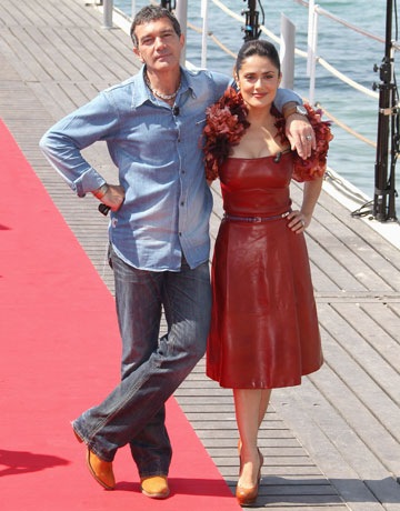 [ntonio Banderas and Salma Hayek in Gucci at the Puss in Boots ph[3].jpg]