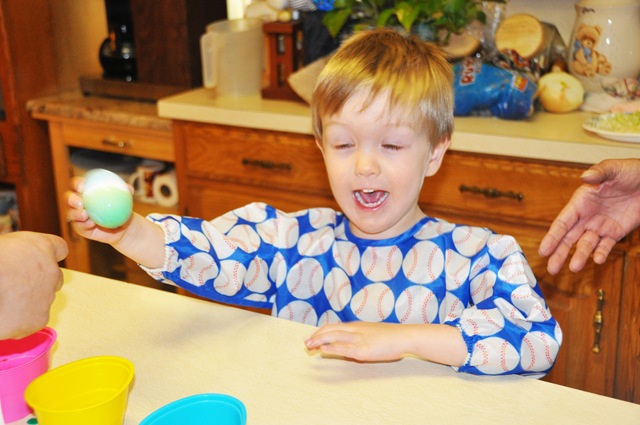 [easter 2010 noah excited about eggs[4].jpg]