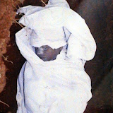  &ndash; Isha at burial 2006, no money for coffin (James Mansaray, photographer)